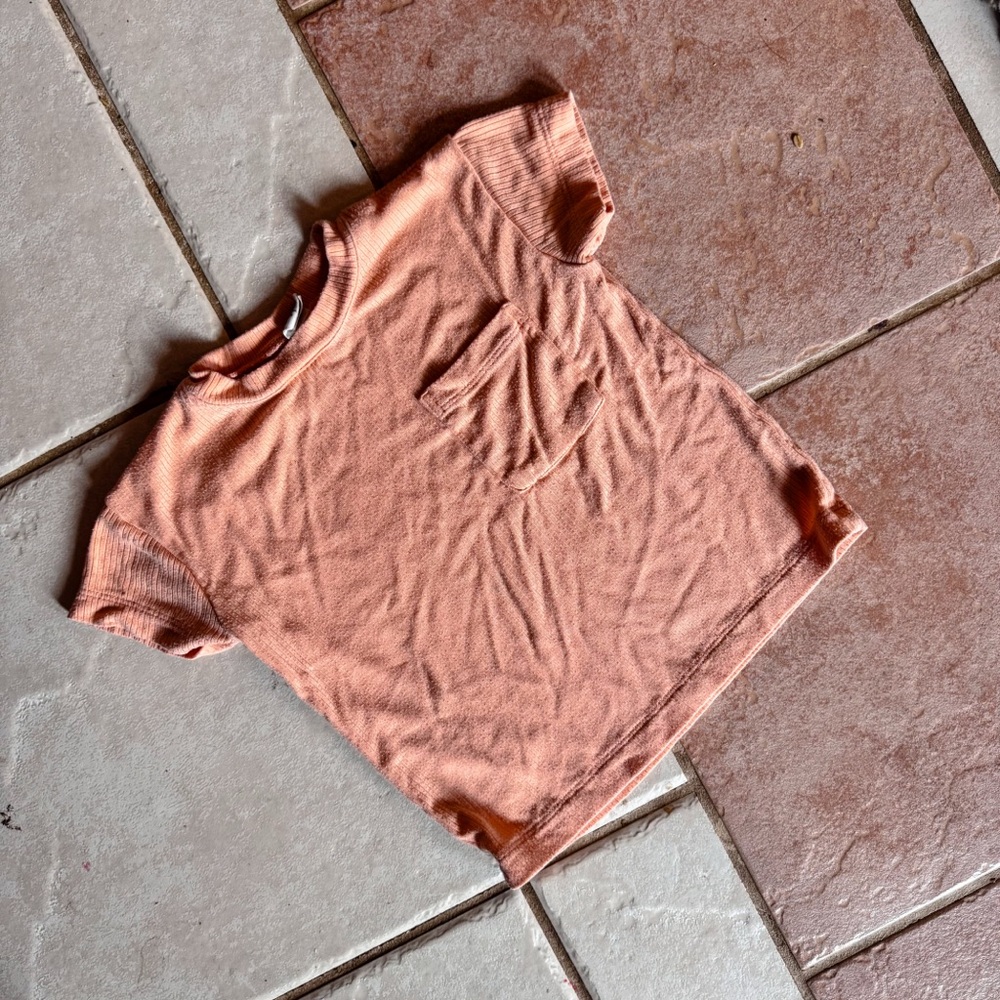 Kate Quinn • Ribbed Tee